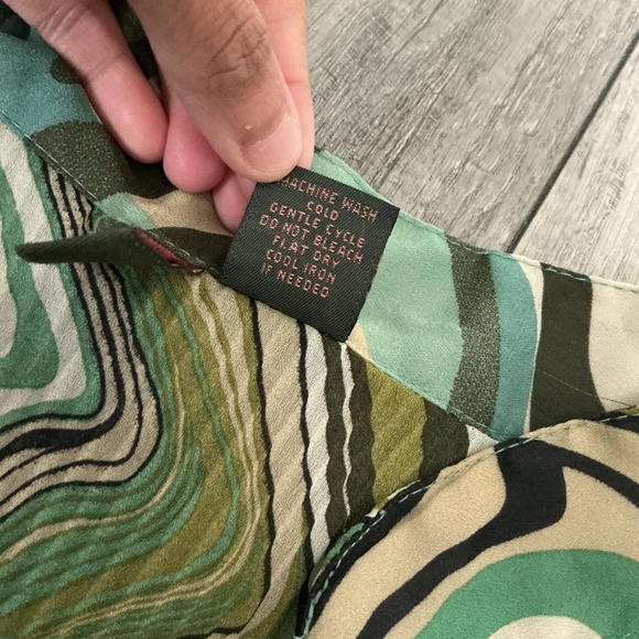 Serenade New York Woman Green Abstract Print Pleated Button Down Blouse 2X - Picture 6 of 7